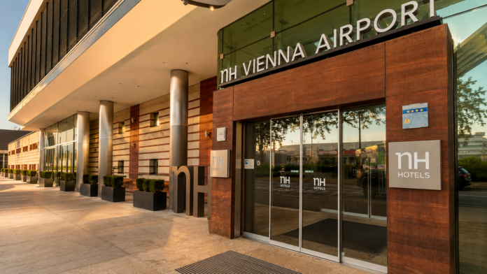 Vstup do hotelu NH Vienna Airport Conference Center přímo u letiště Vídeň